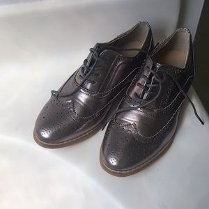 🎬 Buck Silver Oxfords